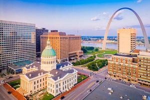 Downtown St. Louis skyline with the Gateway Arch and Old Courthouse.